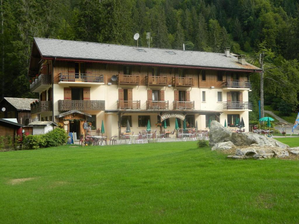 Logis Hotel Les Sapins Montriond Exterior photo