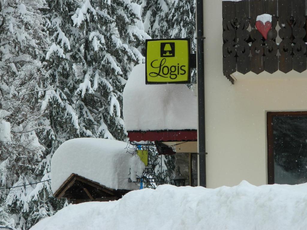 Logis Hotel Les Sapins Montriond Exterior photo