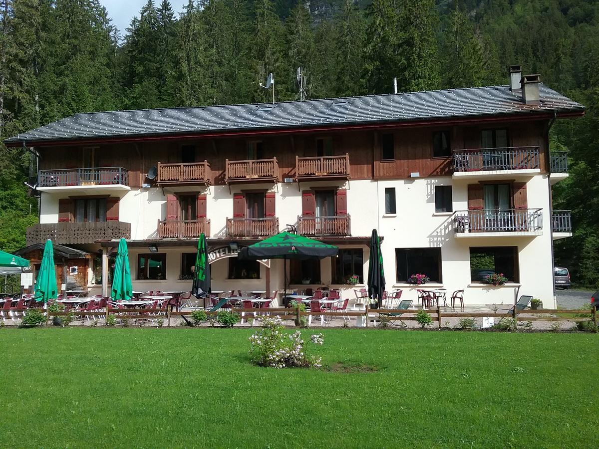 Logis Hotel Les Sapins Montriond Exterior photo