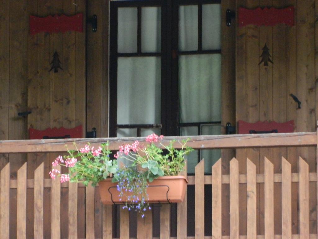 Logis Hotel Les Sapins Montriond Exterior photo