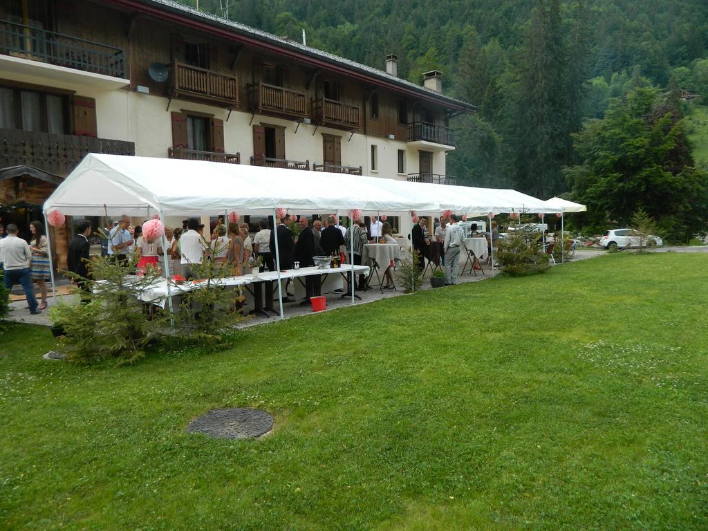 Logis Hotel Les Sapins Montriond Exterior photo